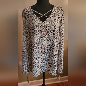 New Direction Cream/Blues/Grays Criss Cross Front Blouse Size Large